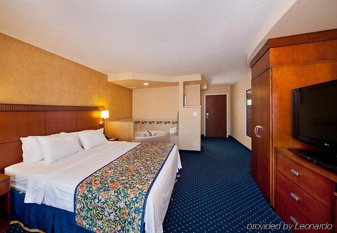 Courtyard By Marriott Smith Downtown